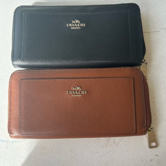 Coach Signature Brown Interior Wallet - Picture 1 of 12
